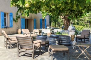 Hof des Weinguts auf Ihrer Provence mit Kindern Reise
