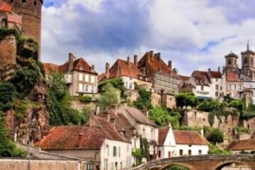 burgund sehenswürdigkeiten - die Burg in Semur en Auxois.